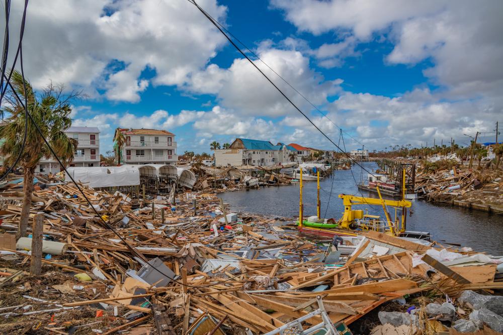 Bermuda gets ready for pass by Category 3 Hurricane Humberto Haultail